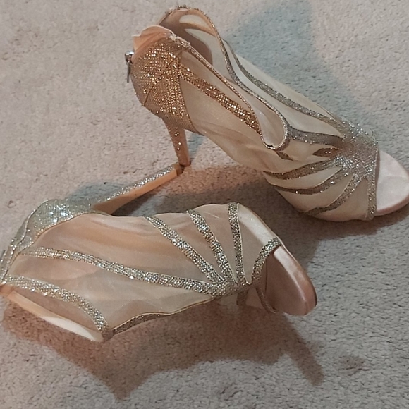 Heels - Picture 8 of 8